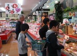 買い物をしている写真 買い物をしている写真