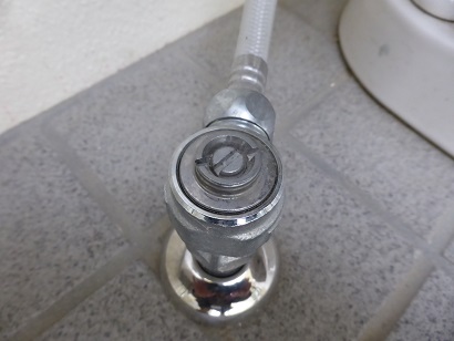 トイレ横の止水栓