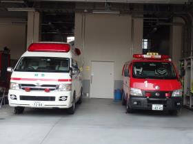 救急車と指揮車