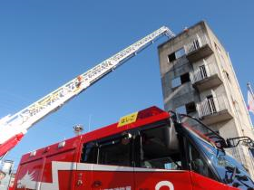 5階建物へはしご車を設定した写真