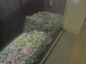 中央操作室から見える大量のごみの写真 中央操作室から見える大量のごみの写真