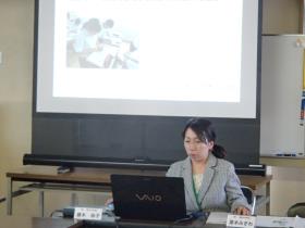 宅峰中の黒木教諭の発表 宅峰中の黒木教諭の発表