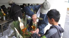 地域の方と門松づくり