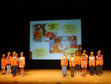 中友小6年生による子ども民生委員活動についての発表2