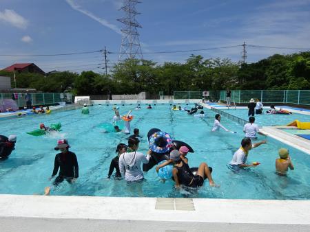 大牟田特別支援学校のプール全体
