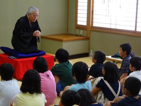 国語講座での落語の様子 国語講座での落語の様子