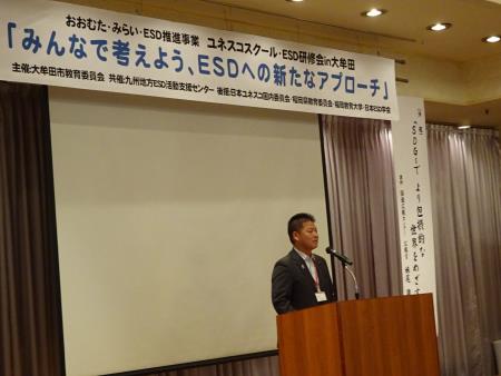 来賓挨拶をする甲斐副市長 来賓挨拶をする甲斐副市長
