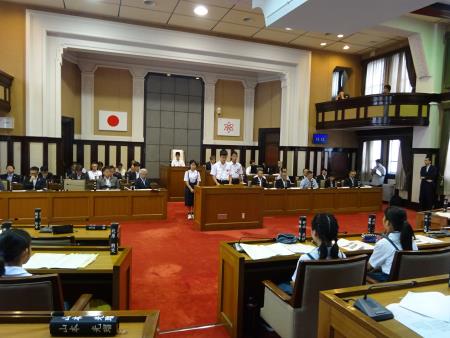質問する宮原中生徒 質問する宮原中生徒
