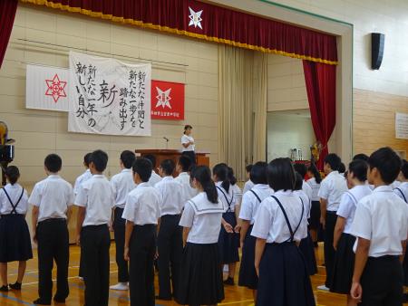 生徒たちの校歌斉唱